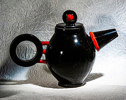 Dominant Red Teapot